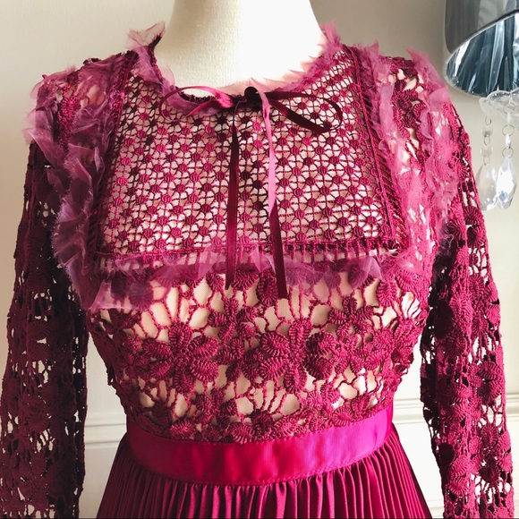 Romeo + Juliet Long Sleeve Pleated Lace Dress S - Picture 3 of 12